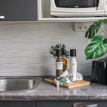 Cozy At Prime Location By Booklapland